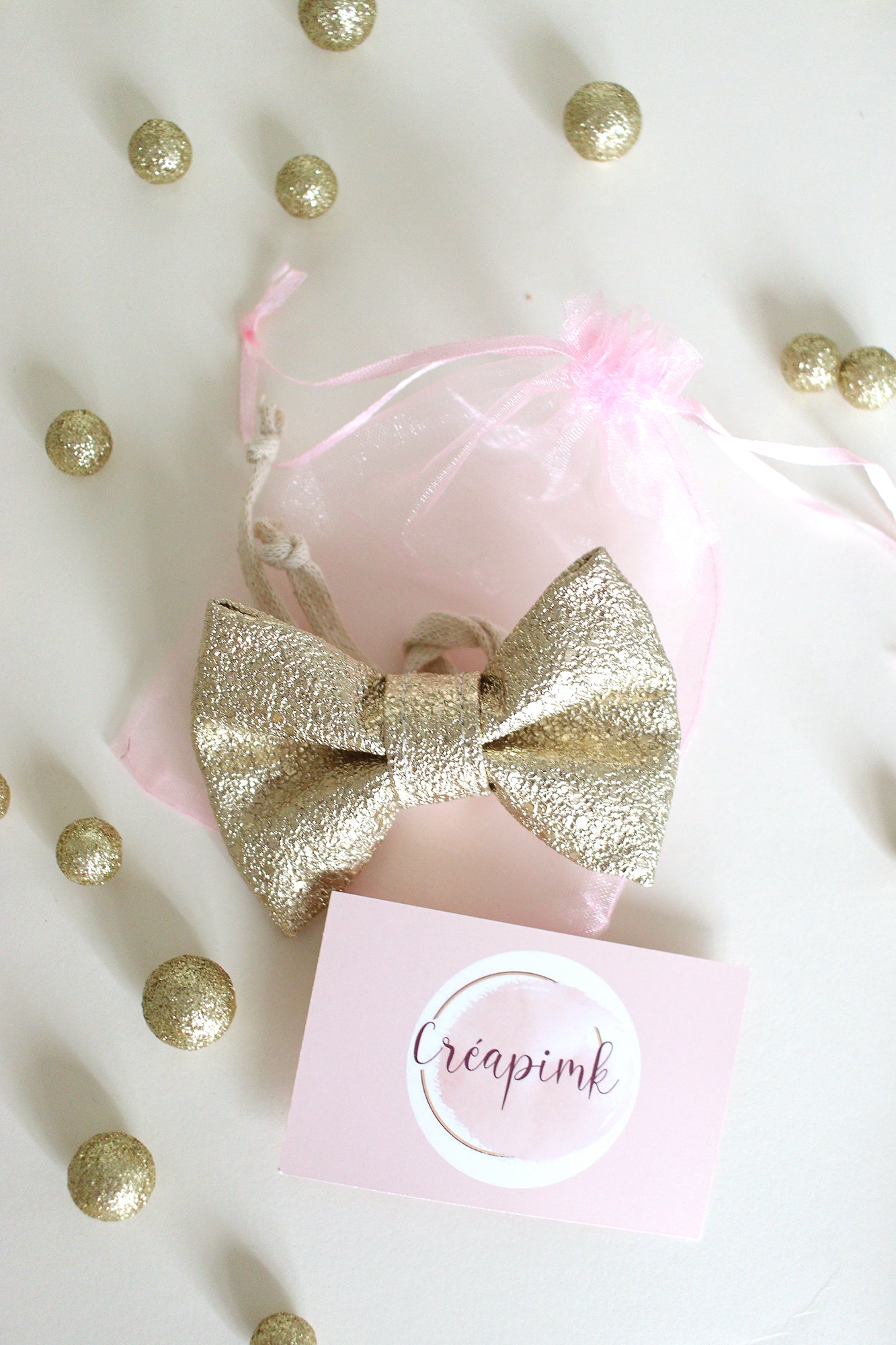 Accessoire chic pour box chien Pretty Pet Box, nœud papillon pour petit chien inclus dans une box, livraison rapide, sans abonnement